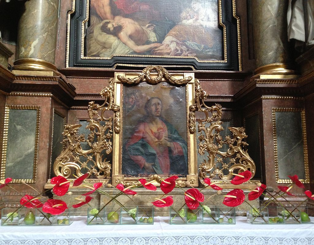 E.Bosco Wien - Hochzeitsfloristik Kirchendekoration Altar mit Blumendekoration