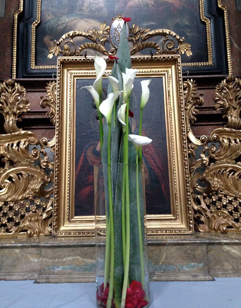 E.Bosco Wien - Hochzeitsfloristik Kirchendekoration Altar mit Blumendekoration